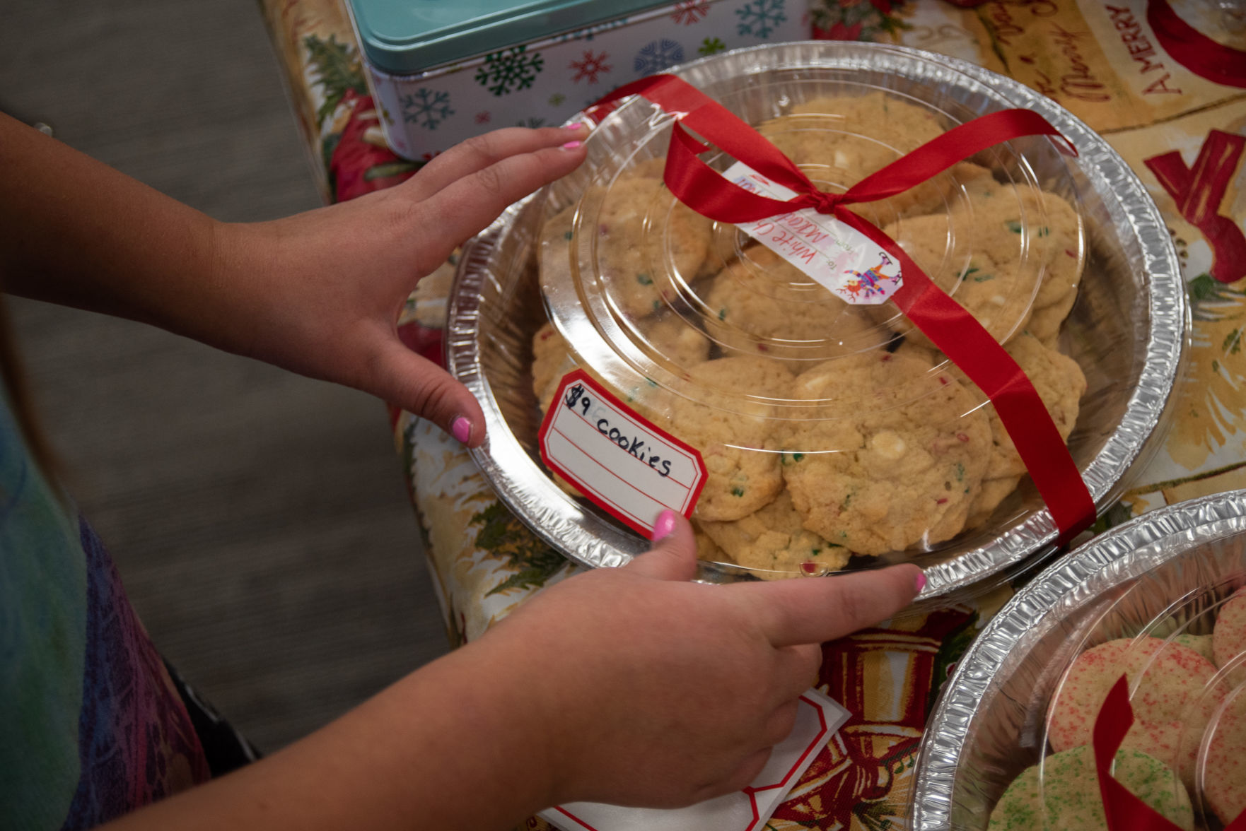 Makayla Machin puts labels on cookies